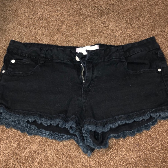 Black jean shorts - Picture 1 of 2